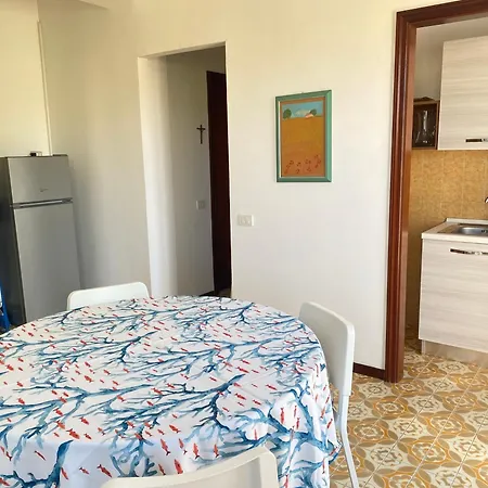 Piano Terra Con Corte Privata E Posto Auto 450 Mt Mare *