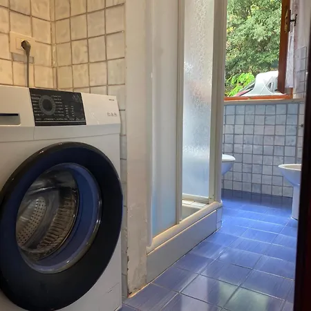 Piano Terra Con Corte Privata E Posto Auto 450 Mt Mare Numana