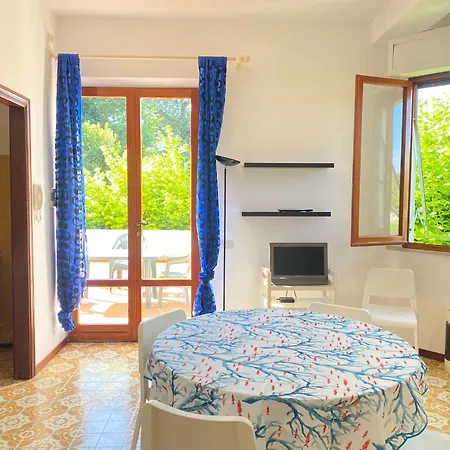 Piano Terra Con Corte Privata E Posto Auto 450 Mt Mare Apartment Numana