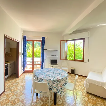 Piano Terra Con Corte Privata E Posto Auto 450 Mt Mare * Numana